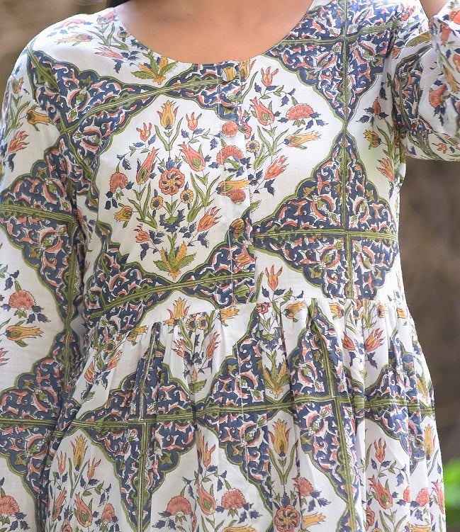 Mumtaz Mahal Mughal Print Kurta Set.