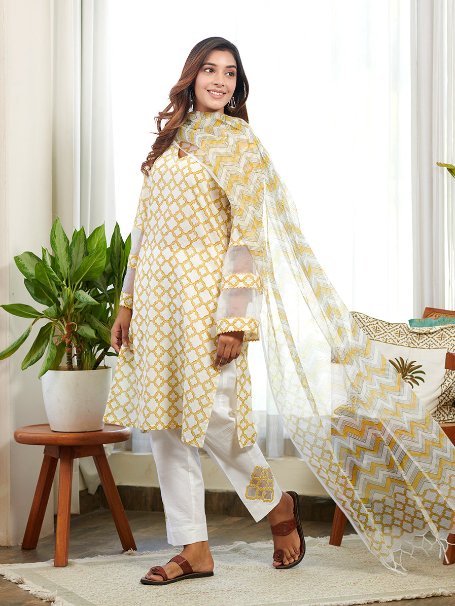 Kashish Mughal Jharokha Jaal Print Kurta Set