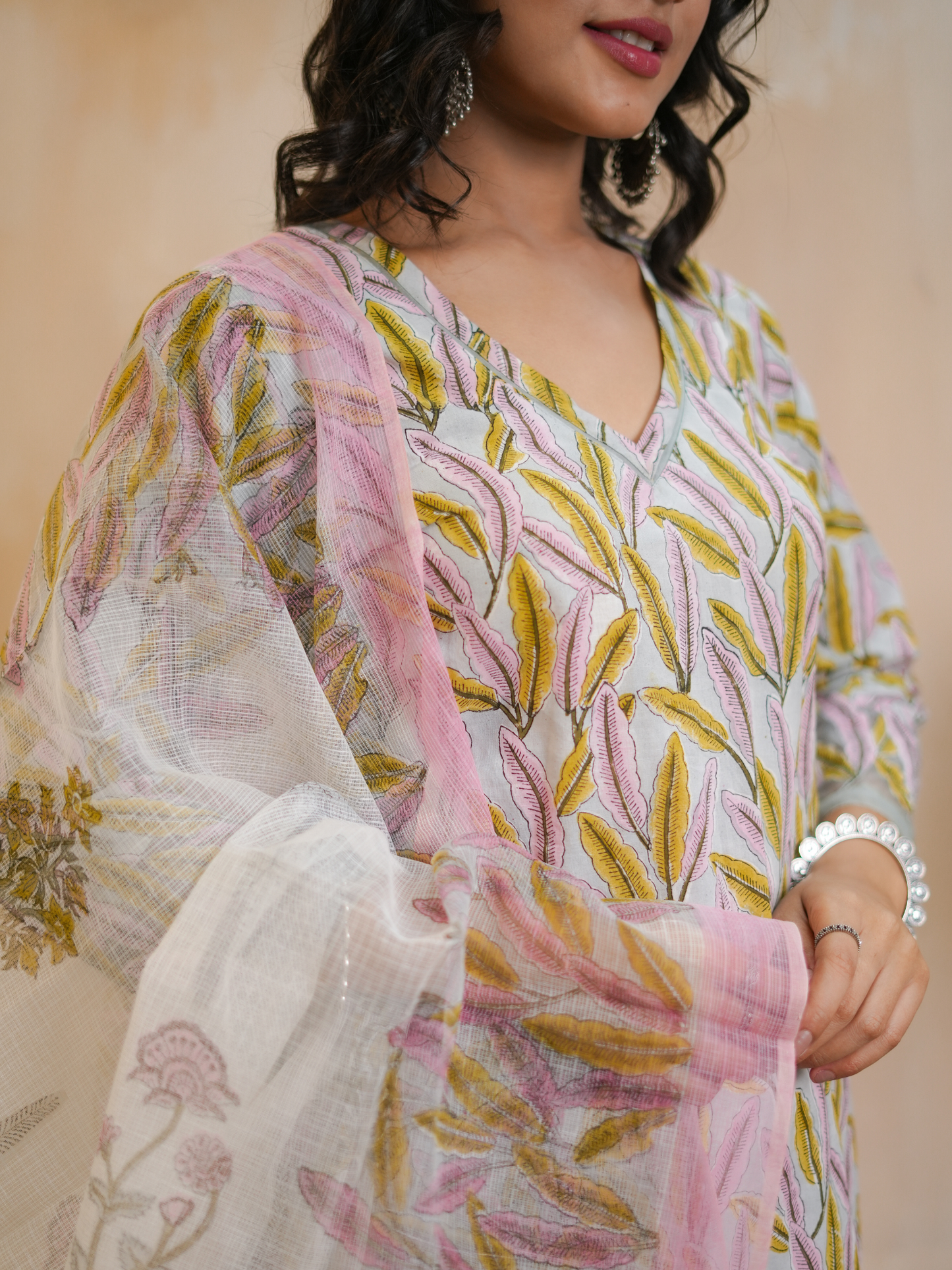 Mahnoor Pink Leaf Printed Kurta Set