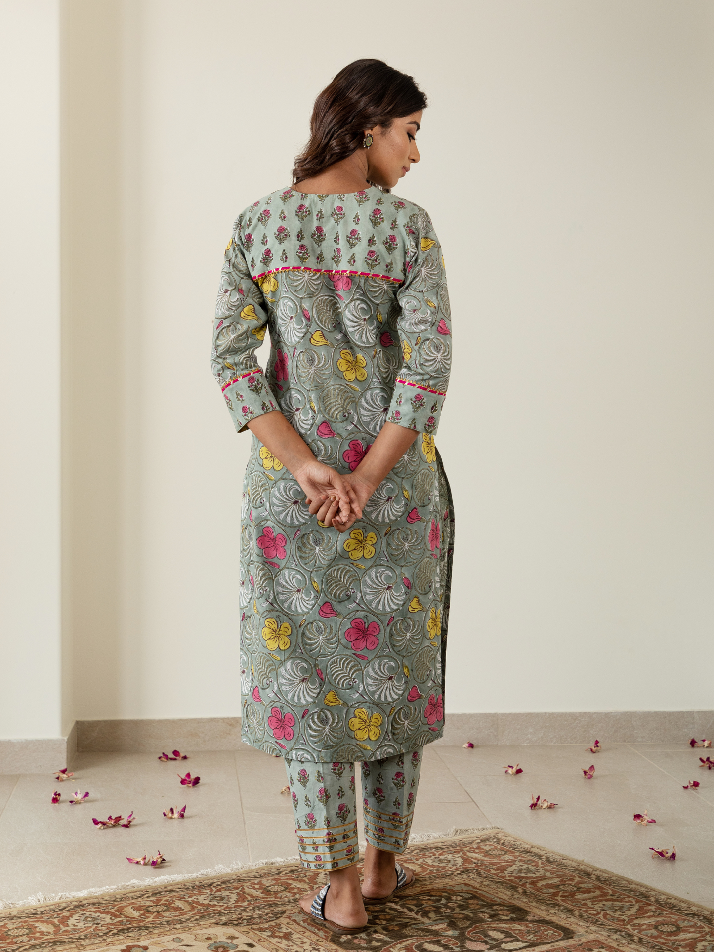 Gulshan Green Kurta Set